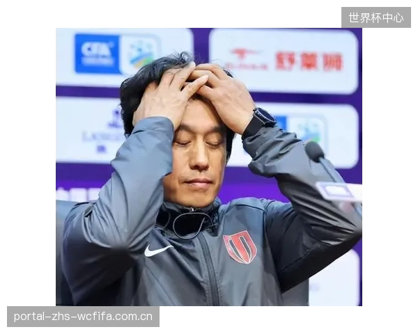 徐正源高位压迫战术奏效,成都蓉城半程统治力冠绝联赛。 徐正源高位压迫战术奏效,成都蓉城半程统治力冠绝联赛。